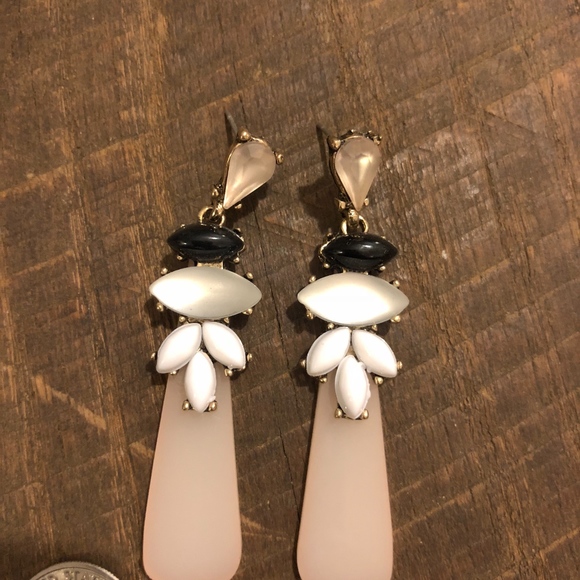 Chic Drop Earrings - Picture 3 of 4